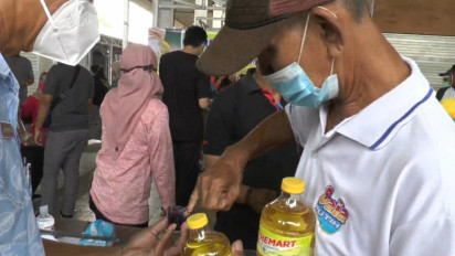 Operasi Pasar Minyak Goreng di Kendal Pakai Celup Tinta, Warga: Kayak Pemilu