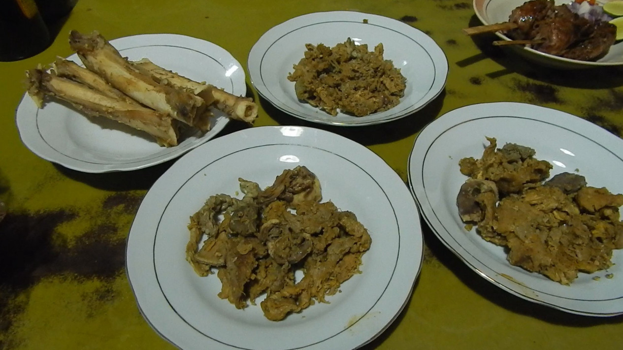Yuk Coba Gulai Sumsum Tulang Kambing di Semarang, Disodok Dulu Lalu Disesap
            - galeri foto