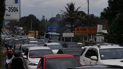 Macet Long Weekend, Satlantas Polres Bogor Berlakukan Satu Arah Lalu Lintas Jakarta Menuju Puncak