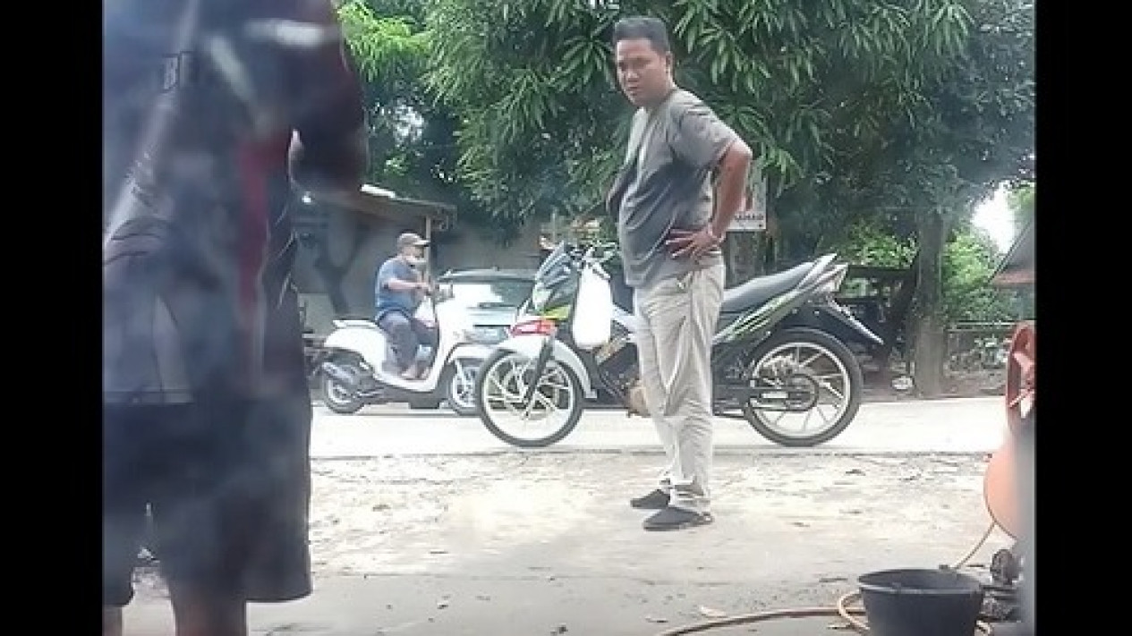 Viral Preman Kampung Ciputat Ngamuk Minta Oli
            - galeri foto