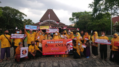 Kenalkan Sosok Anies, Relawan Sobat Anies Solo Keliling Kota Naik Bus Tingkat