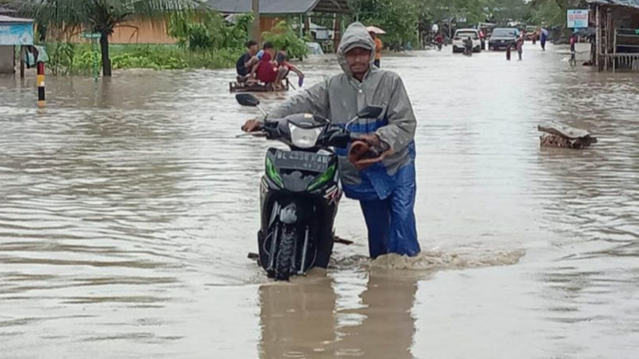BPBD: 18 Desa di tiga kecamatan kabupaten Aceh Utara terendam banjir
            - galeri foto
