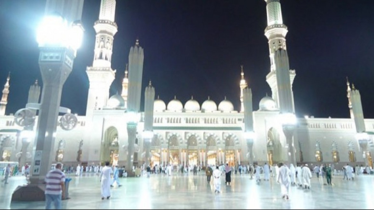 Kisah Isra Mi’raj Nabi Muhammad: Perintah Shalat dan Senyum Malaikat Malik
            - galeri foto