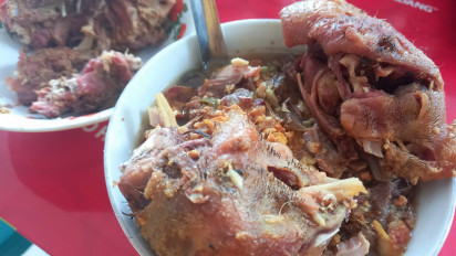 Sedapnya Soto Kored Petanahan, Cita Rasa Kepala Ayam Kampung Anti Alot