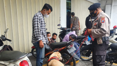 Dua Minimarket Diduga Dibobol Maling, Kerusakan di Bagian Atap