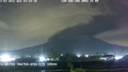 Gunung Semeru Kembali Keluarkan Awan Panas Guguran Sejauh 4 Kilometer