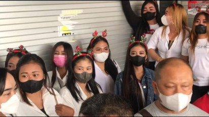 Puluhan Pemandu Lagu Melawan Penyegelan Tempat Karaoke di Blitar