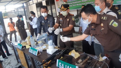 Kejaksaan Negeri Deli Serdang Musnahkan Senjata Api Asli dan Narkoba