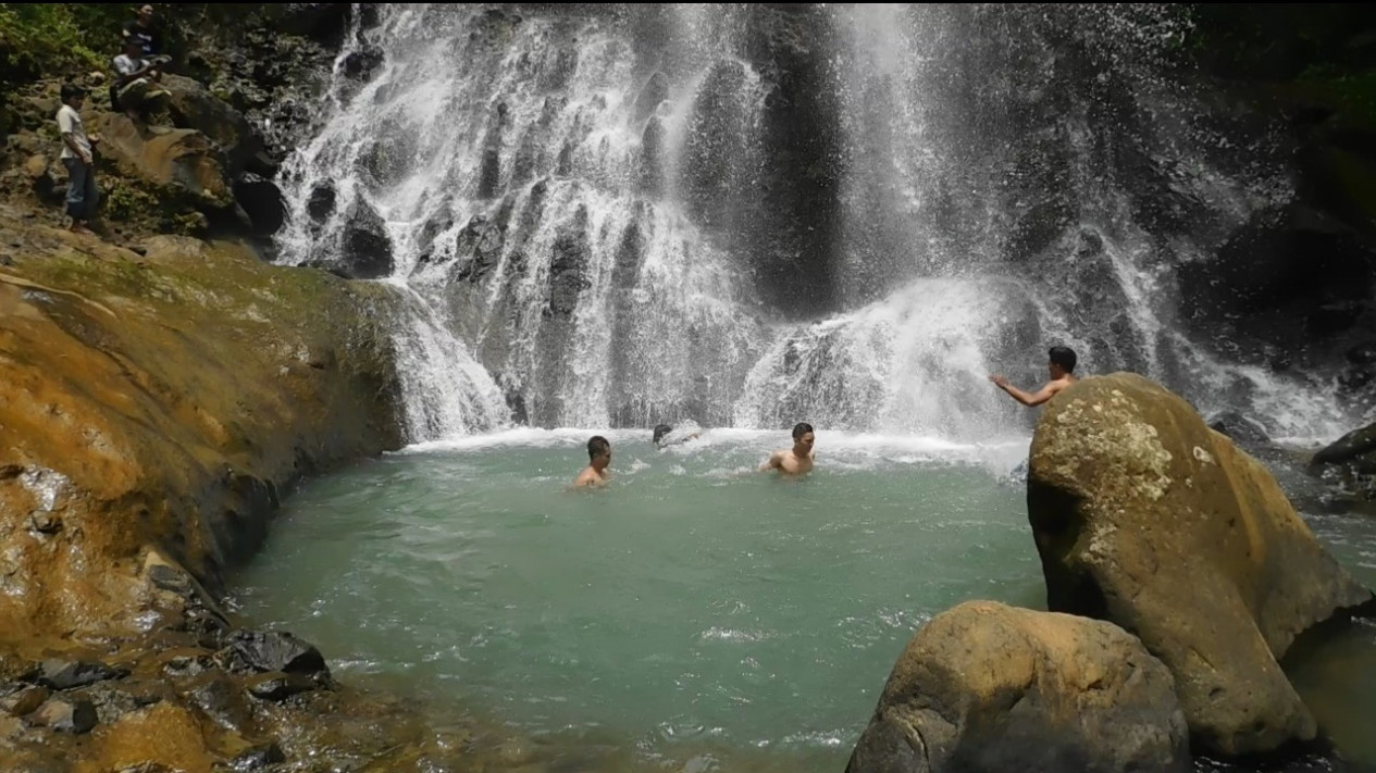 Curug Klapa, Rehat Menyegarkan di Gugusan Bukit Selatan Jateng
            - galeri foto