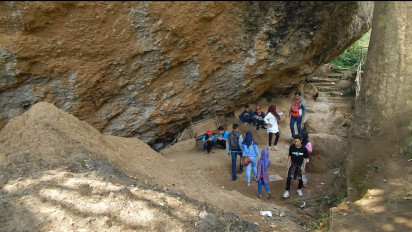 Goa Gentong di Kendal, Keindahan Tebing Batu yang Teduh