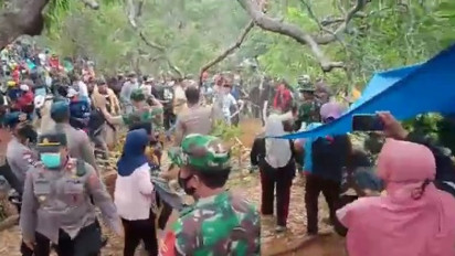 Emak-Emak Penolak Tambang di Konawe Kepulauan Kembali Hadang Excavator