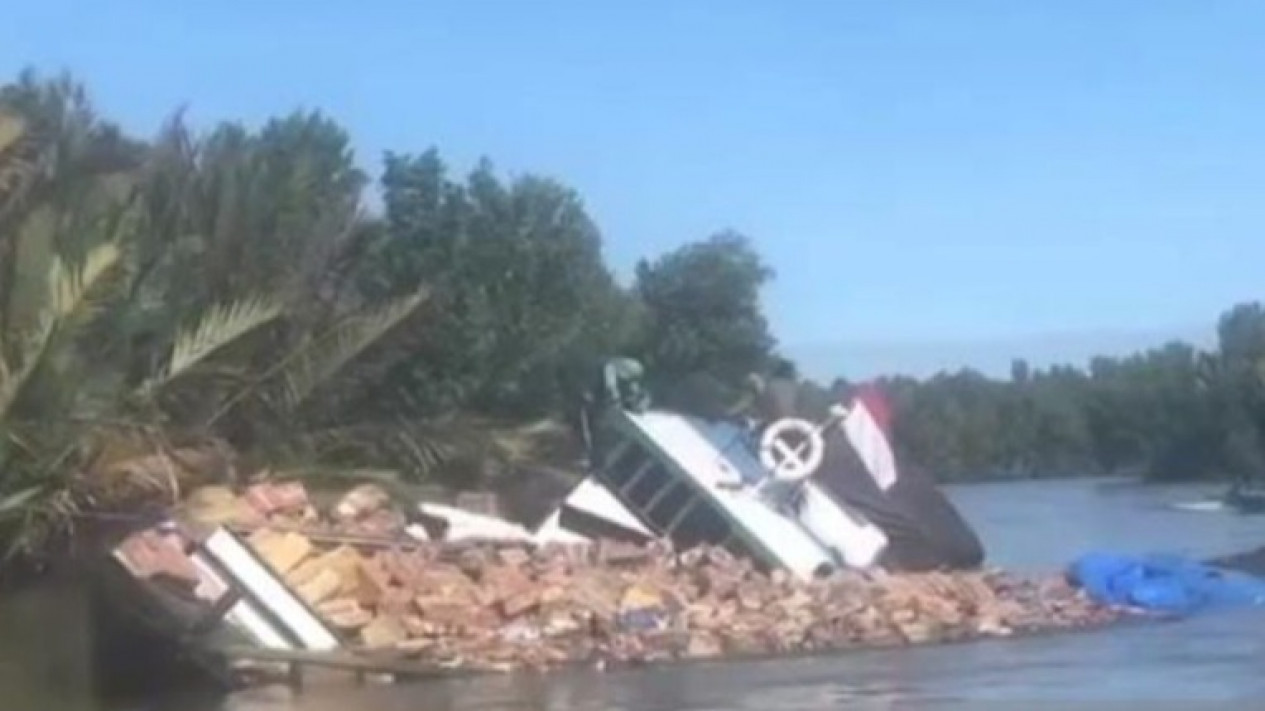 Kapal Bermuatan Sembako Karam di Sungai Kerapu, Bulungan Kalimantan Utara
            - galeri foto