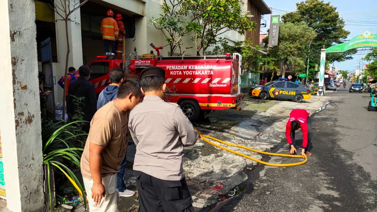 Ruang Dapur Hotel Ibis Style Yogya Kebakaran
            - galeri foto