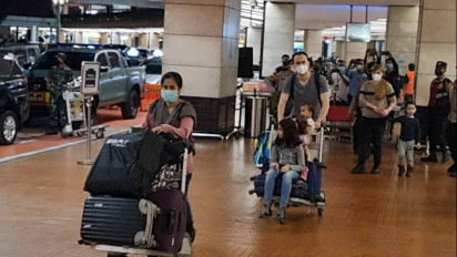 Puluhan WNI yang Dievakuasi dari Ukraina Tiba di Tahah Air dan Diisolasi di Dua Tempat