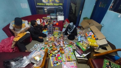 Cara Unik Jurnalis Bukittinggi Press Club Gandeng Mitra Salurkan Mainan untuk Anak Korban Gempa Pasaman