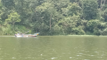 Serunya Wisata Perahu Menyusuri Indahnya Pemandangan Bendungan Logung Kudus.