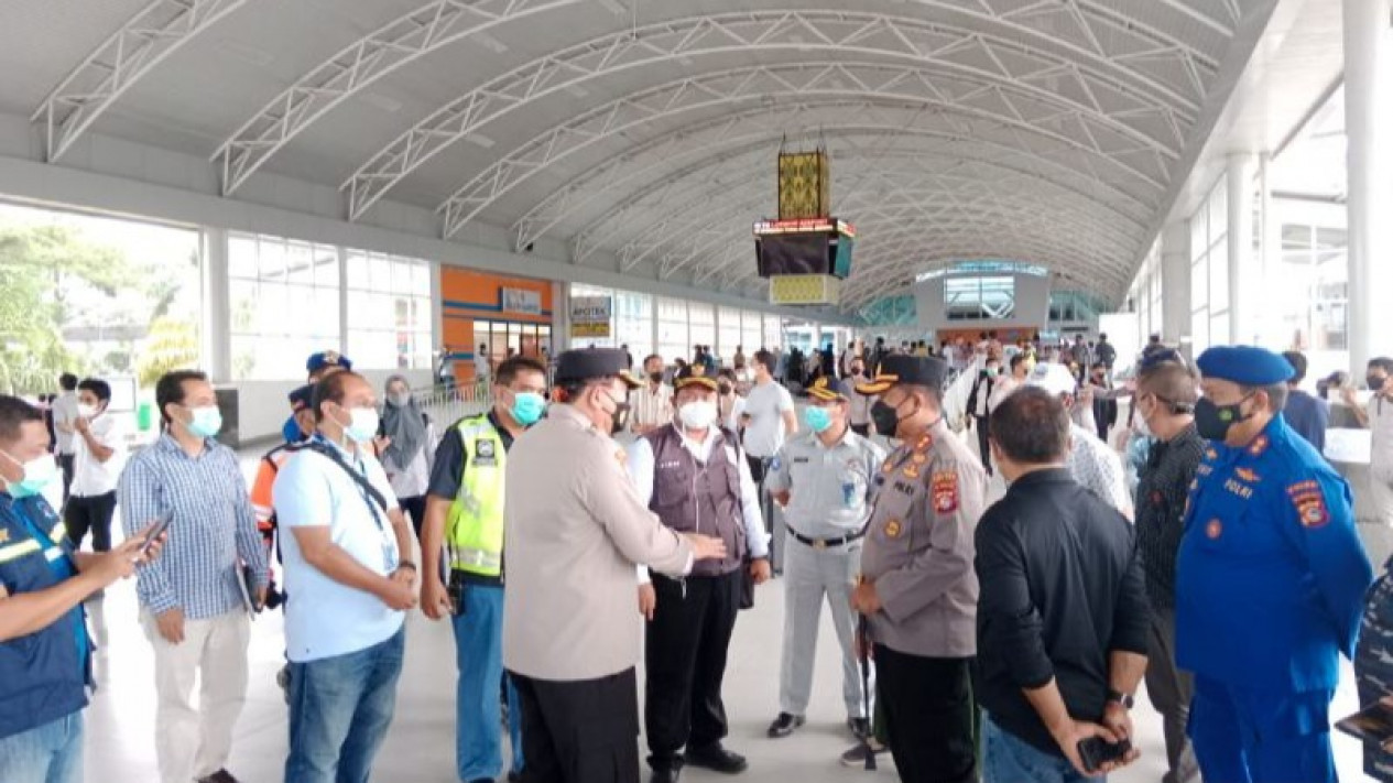 Polisi Pastikan Persiapan Bandara Jelang Perhelatan MotoGP Mandalika
            - galeri foto