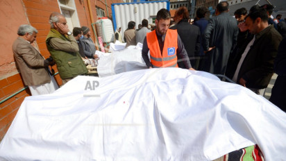 Teroris ISIS Ledakkan Bom Bunuh Diri di Masjid Peshawar saat Salat Jumat, Tewaskan Sedikitnya 56 Muslim Syiah