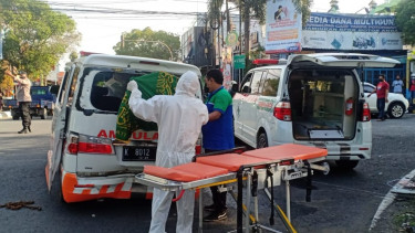 Truk Tangki Air Vs Ambulans Bawa Jenasah di Pati, Pengantar Jenasah Tewas