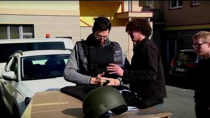 Warga Republik Ceko Memberikan Bantuan Rompi Anti-Peluru Untuk Warga Ukraina