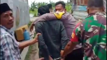 Duda Stres Cangkul Kepala Tetangga Pake Pacul