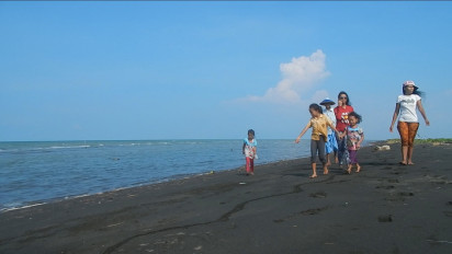 Pulau Tiban, Merasakan Kesejukan Hutan Cemara di Ujung Pesisir Kendal