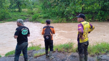 Hanyut di Sungai, Satu dari Dua Orang Korban Ditemukan Tewas