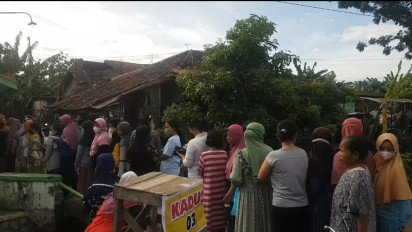 Pasar Murah Minyak Goreng di Kudus Diserbu Warga, Antrean Mengular
