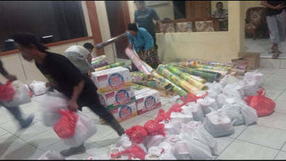Warga Korban Bencana Tanah Bergerak di Lebak Banten Terima Bantuan Bahan Pokok