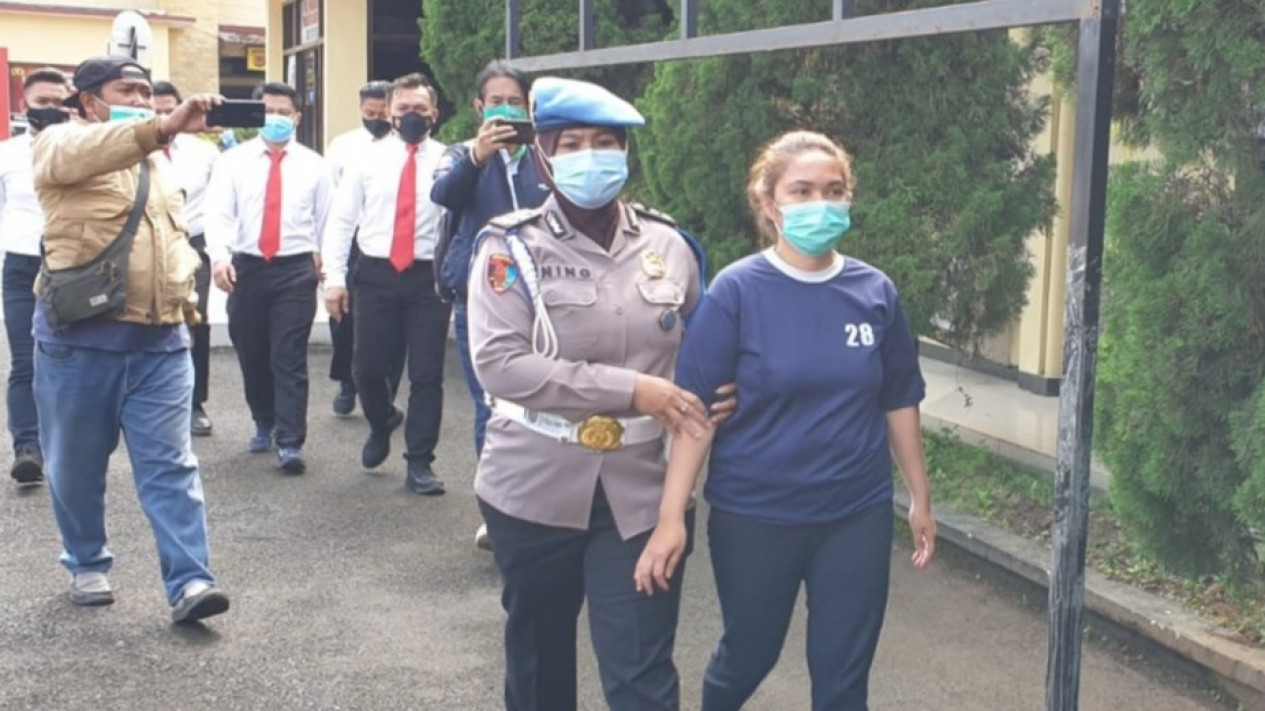 Rugi Rp1 Miliar Lebih, Polisi Tangkap Tersangka Penipuan Minyak Goreng Fiktif
            - galeri foto