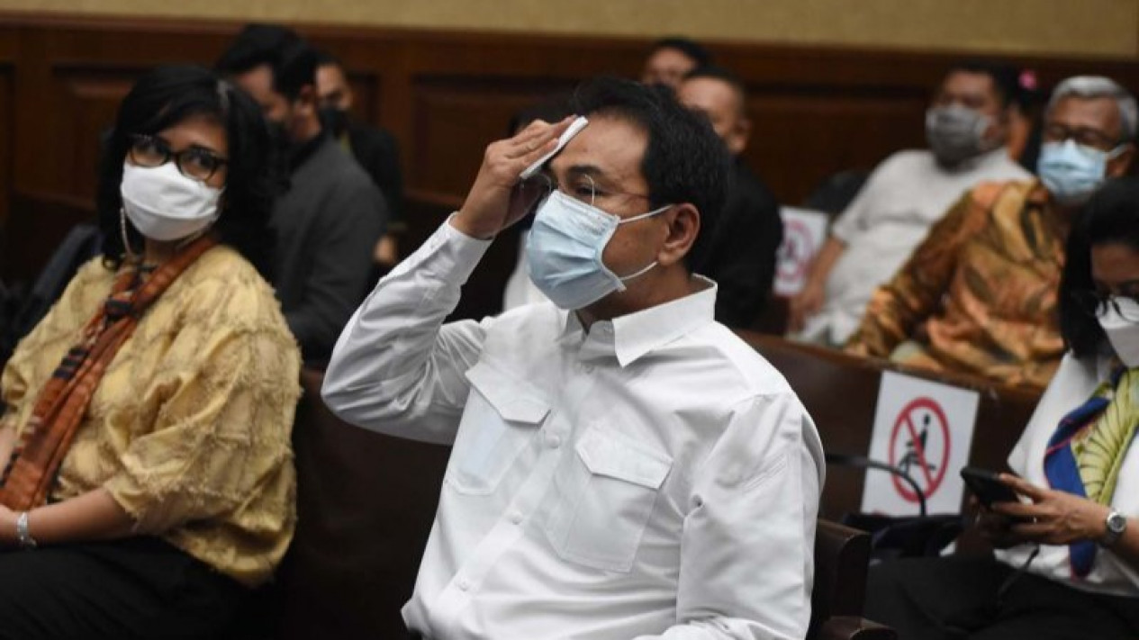 Azis Syamsuddin Dieksekusi ke Lapas Tangerang
            - galeri foto