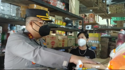 Diduga Timbun Minyak Goreng, Gudang Bahan Makanan Pokok  Digeledah Polisi