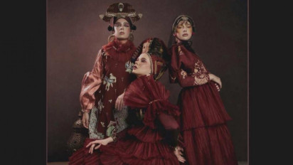 Dahsyat, Kain Cual Babel Melenggang di Paris Fashion Show 2022 Dunia