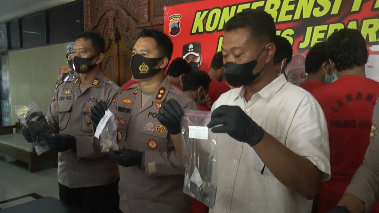 Tak Kapok, Pengedar Narkoba di Jepara Tiga Kali Ditangkap Polisi
            - galeri foto