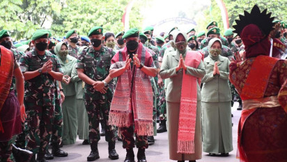 Tradisi "Boras Sipir Ni Tondi" Sambut Pangdam I Bukit Barisan