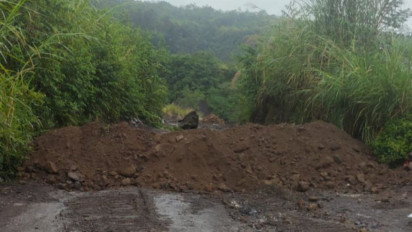 Muntahkan Awan Panas, Jalur Penambangan dan Wisata Merapi Ditutup