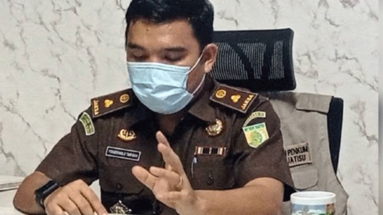 Berkas Tersangka Kasus Vaksin Kosong "Membal" di Kejatisu
            - galeri foto