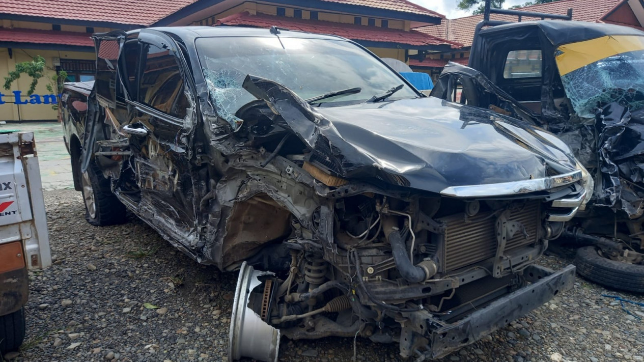 Tabrakan Mobil Dinas Pemkab Seluma Tewaskan Sopir Pikap
            - galeri foto