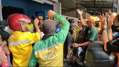 Upah Tak Kunjung Dibayar, Puluhan Petugas Kebersihan Gelar Aksi Demo