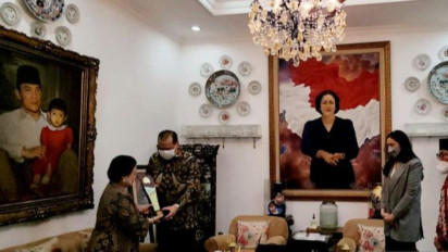 Megawati Terima "Lifetime Achievement" Atasi Krisis Moneter 1998
