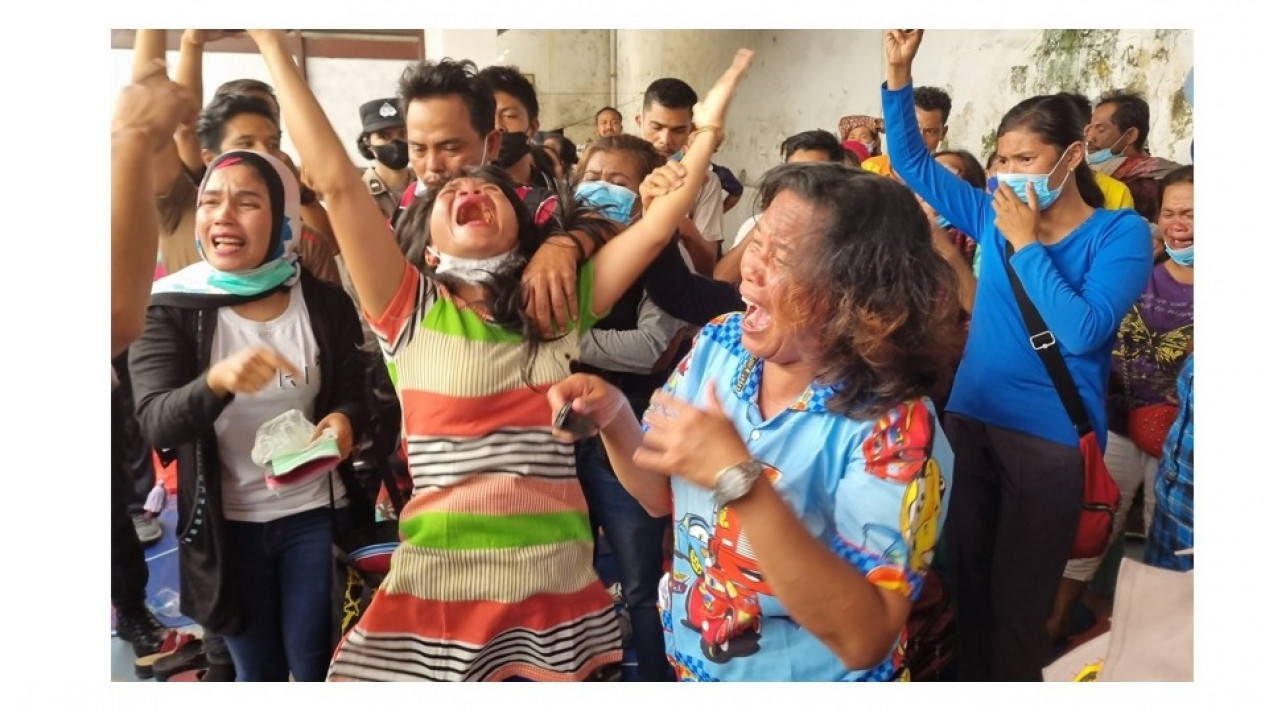 Pemulangan Paksa Puluhan Pekerja yang Melakukan Aksi Menginap di Pematangsiantar Berlangsung Ricuh
            - galeri foto