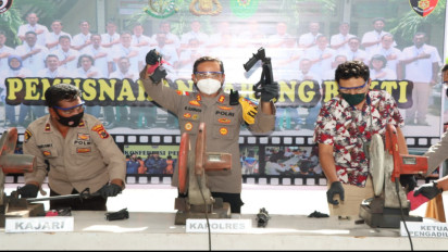 Polisi Musnahkan Sejumlah Senjata Api Ilegal dari Dua Oknum yang Ditangkap di Nabire