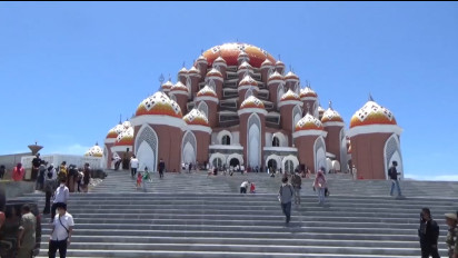 Masjid 99 Kubah Kembali Digunakan Sejak Terbengkalai 4 tahun Lalu