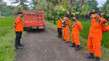 Tujuh Wisatawan Terseret Banjir Sungai Karing-karing, Empat Orang Hilang