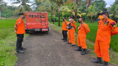 Tujuh Wisatawan Terseret Banjir Sungai Karing-karing, Empat Orang Hilang
