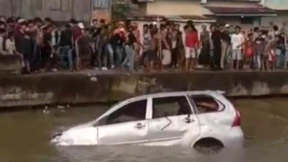 Viral Mobil Diceburkan ke Sungai, Akibat Tabrak 2 Warga