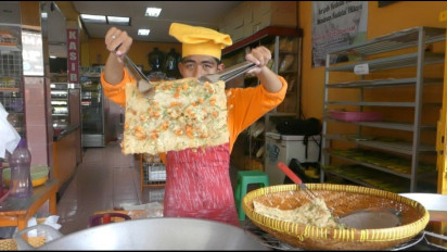 Viral! Ada Mendoan Raksasa di Purwokerto, Warga Ramai Icip-icip