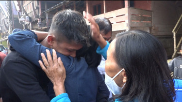 Tiba di Kampung Halaman, Nelson Sarira Korban Selamat dari Serangan KKB Disambut Isak Tangis  Keluarga