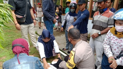 Desak-Desakan Berburu Minyak Goreng Murah di Kendari, Emak-emak Pingsan di Lokasi Antrean