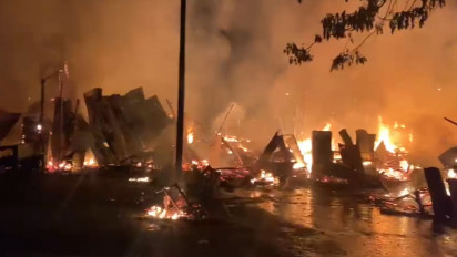 Gara-Gara Merokok saat Isi Bensin, 10 Kios di Kendari Ludes Dilalap Si Jago Merah